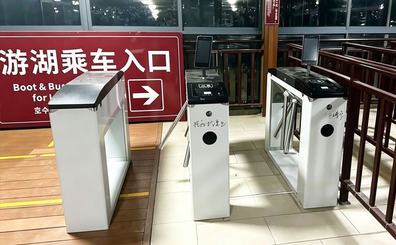 易景通多语言智慧票务系统落地张家界宝峰湖,解决景区国际化售票难题 易景通多语言智慧票务系统落地张家界宝峰湖,解决景区国际化售票难题